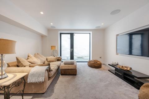 3 bedroom flat for sale, Ainger Road, London, NW3