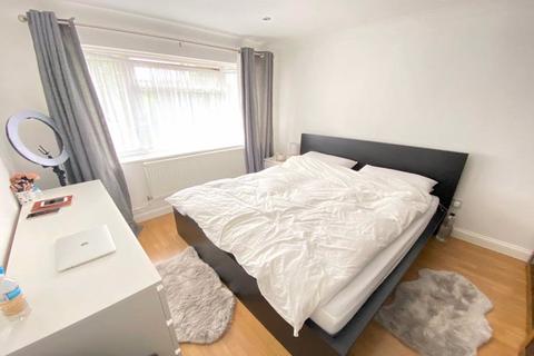2 bedroom flat to rent, Lloyd Court, Pinner, Middlesex, HA5