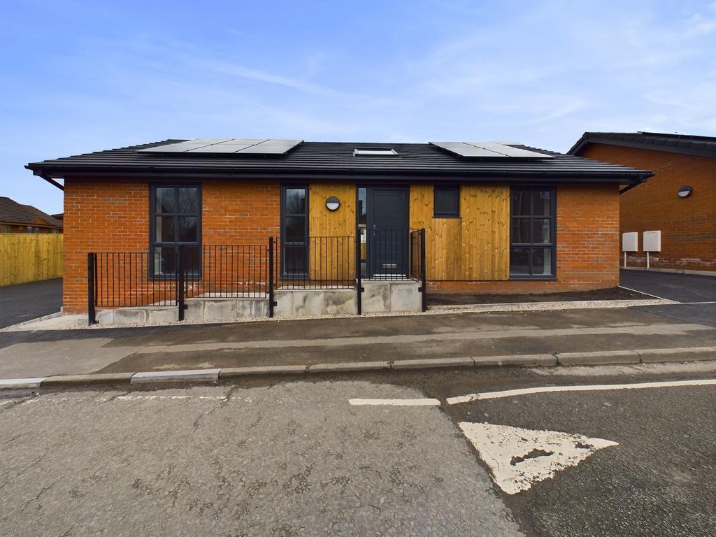 Tyldesley, Manchester M29 3 bed detached bungalow to rent £1,400 pcm