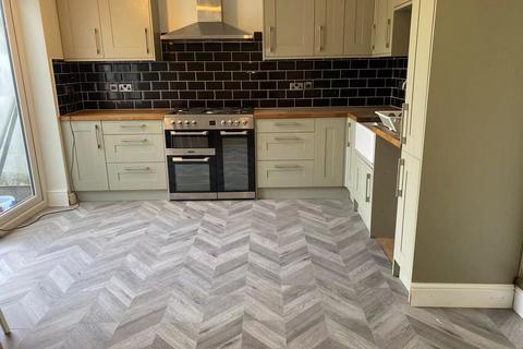4 bedroom terraced house to rent, Eighth Avenue, Bristol BS7