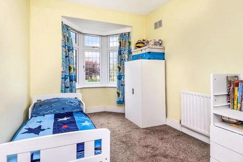2 bedroom flat to rent, Malden Road, New Malden, Surrey, KT3