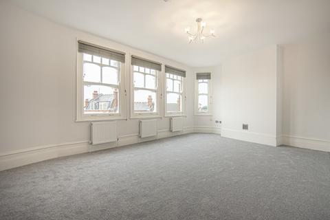 3 bedroom flat to rent, Muswell Hill Broadway London N10