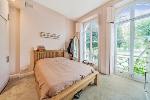 2 bedroom flat for sale, North Side Wandsworth Common, Battersea