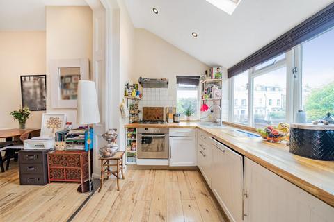 2 bedroom flat for sale, North Side Wandsworth Common, Battersea