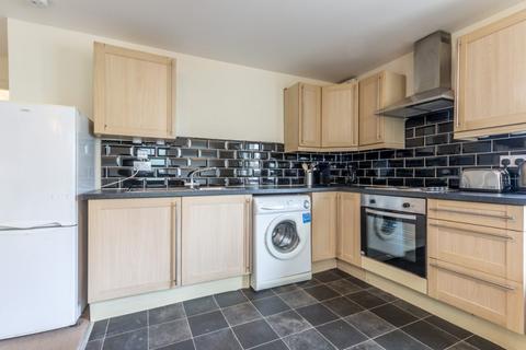 3 bedroom flat to rent, 0553L – St Clair Street, Edinburgh, EH6 8LA