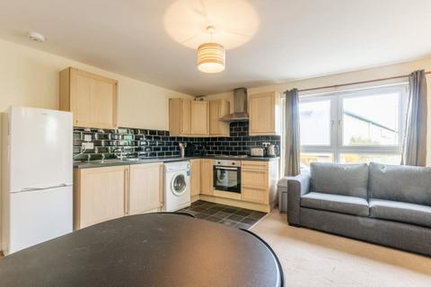 3 bedroom flat to rent, 0553L St Clair Street, Edinburgh, EH6 8LA