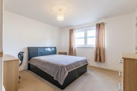 3 bedroom flat to rent, 0553L St Clair Street, Edinburgh, EH6 8LA