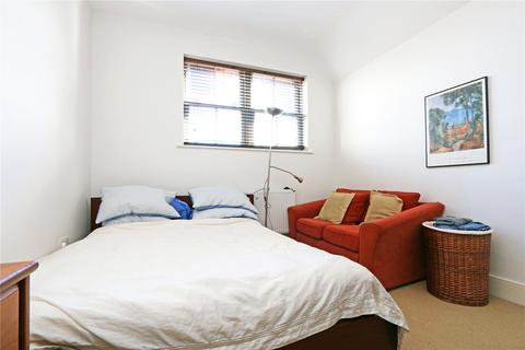 1 bedroom apartment to rent, Station Parade, SW12