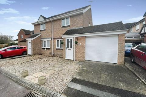 2 bedroom detached house to rent, Olive Grove, Swindon, SN25 3DB
