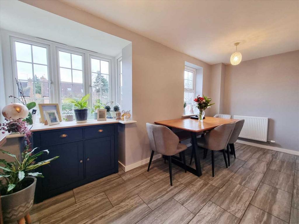Dining Area: