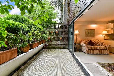 16 Archery Steps, London, W2 2YF