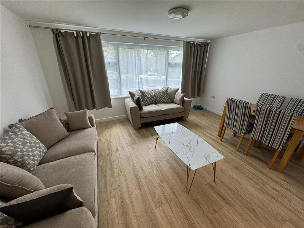 Charlwood Close, Harrow, London, HA3 2 bed flat £1,746 pcm (£403 pw)