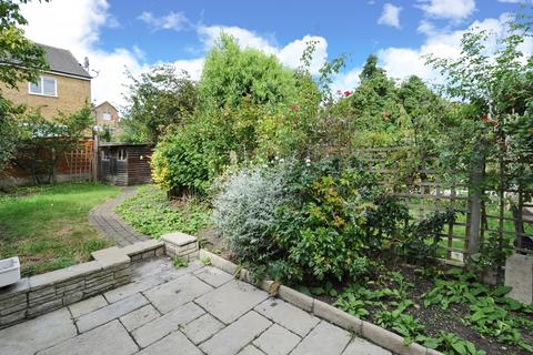 2 bedroom house to rent, Kirkwood Road London SE15