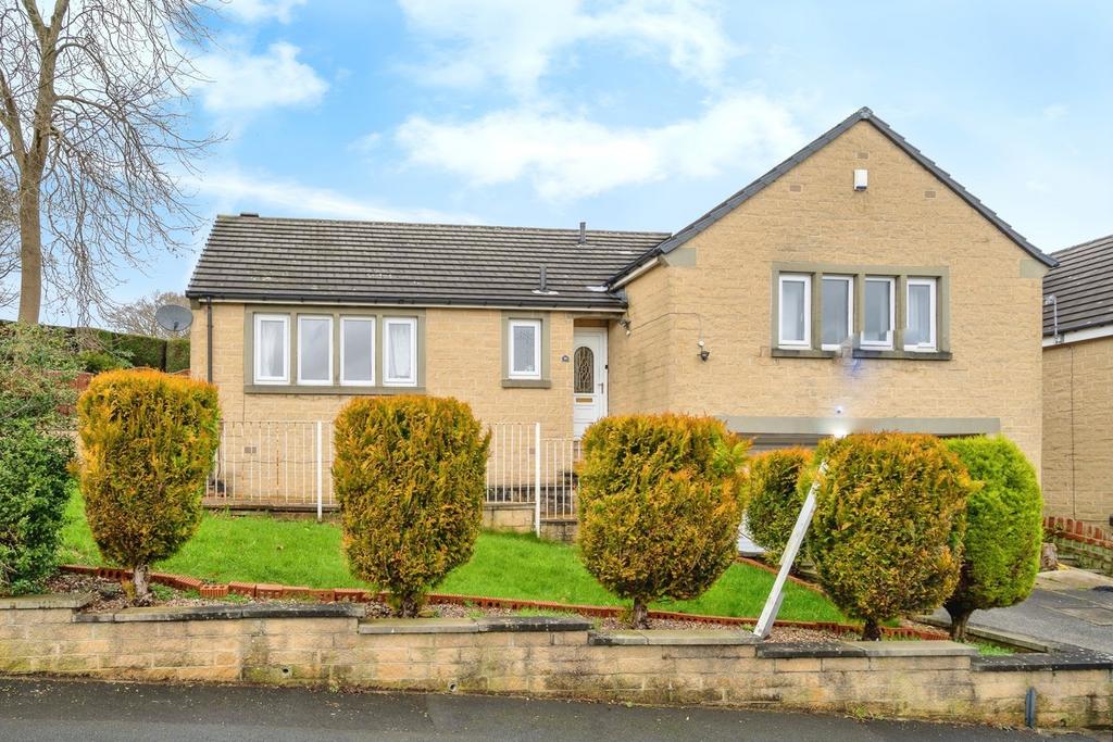 Heath Lea, Halifax HX1 3 bed detached bungalow for sale £410,000