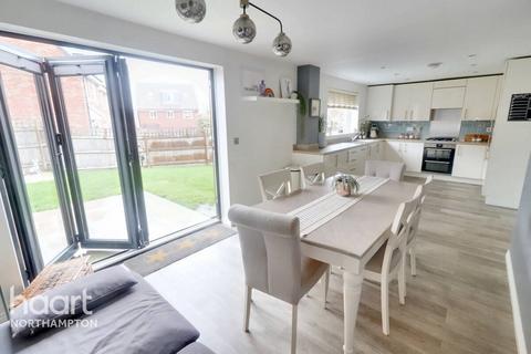 2 Harlequin Close, Northampton, NN4 9AB