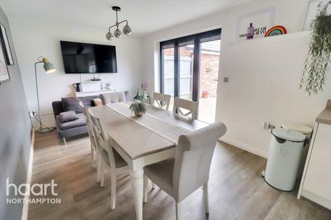2 Harlequin Close, Northampton, NN4 9AB