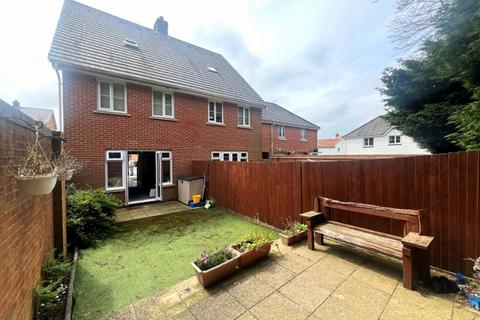 3 bedroom townhouse for sale, Cedar Avenue, Haywards Heath, RH16