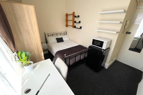 1 bedroom in a house share to rent, Raleigh Street, Nottingham NG7