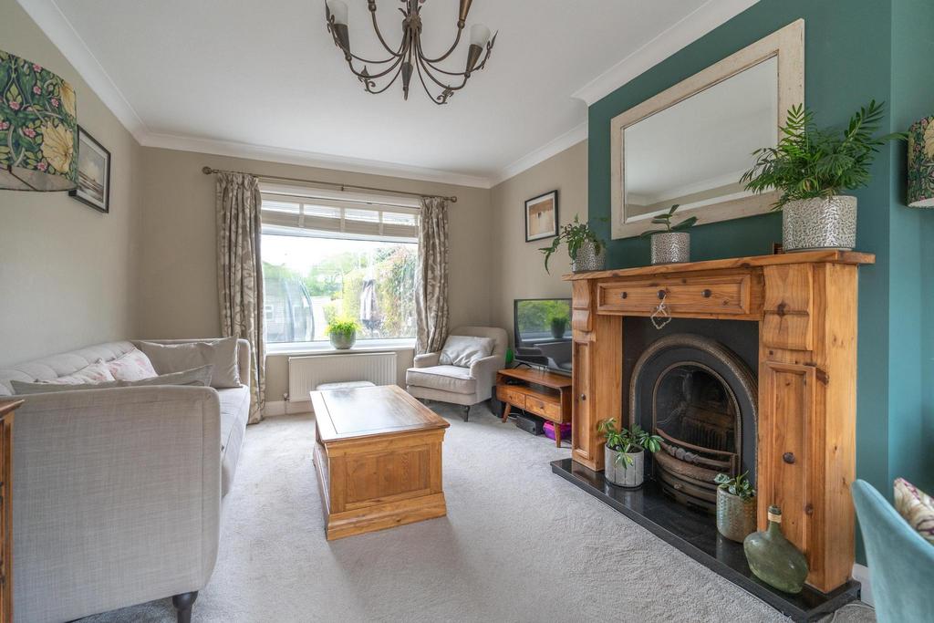 Springfield Road, Macclesfield, SK11 8RE 3 bed semidetached house for