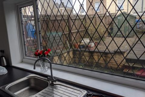 3 bedroom end of terrace house to rent, Holly Avenue, Haslingden BB4