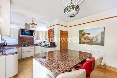 4 bedroom terraced house for sale, Broomfield Avenue, London, N13