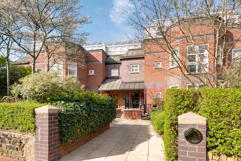 3 bedroom maisonette for sale, Templewood Avenue, Hampstead