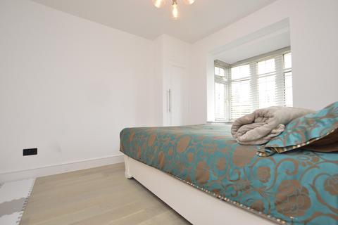 5 bedroom bungalow for sale, Stanley Road North, Rainham, Greater London, RM13 8BA