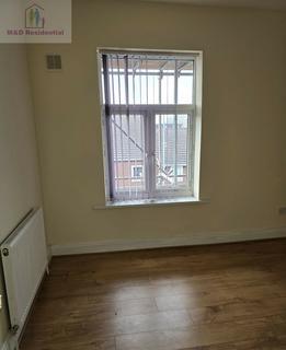 3 bedroom end of terrace house to rent, Manchester M19