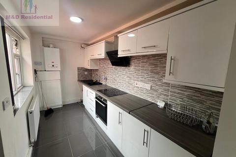 3 bedroom end of terrace house to rent, Manchester M19