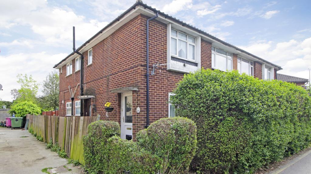 Erith Road, Bexleyheath, Kent, DA7 2 bed for sale £300,000