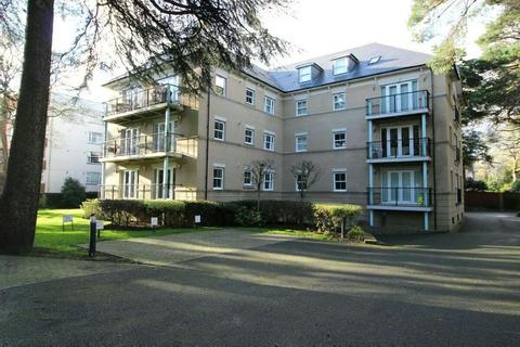 3 bedroom flat to rent, Derby Road, Bournemouth,