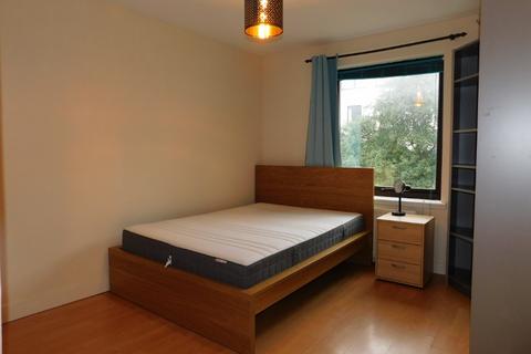 3 bedroom flat to rent, 6, Hermits Croft, Edinburgh, EH8 9RF