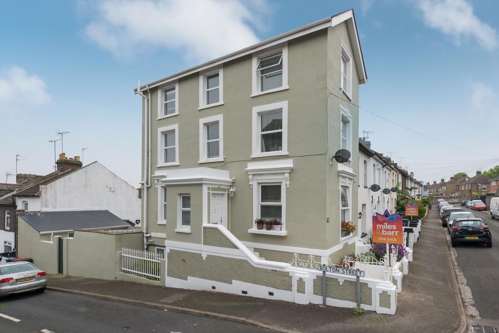 Hillbrow Road, Ramsgate, CT11 4 bed end of terrace house for sale £