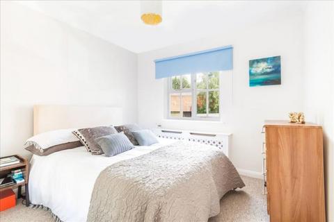 2 bedroom flat for sale, Irvine Place, Virginia Water, Surrey, GU25