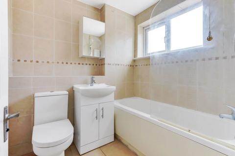 1 bedroom apartment for sale, Greenway Close, London N11