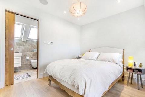 3 bedroom flat to rent, 147 Wandsworth Bridge Road, London SW6