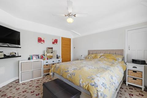 27 Oakshade Road, Bromley, BR1 5QB