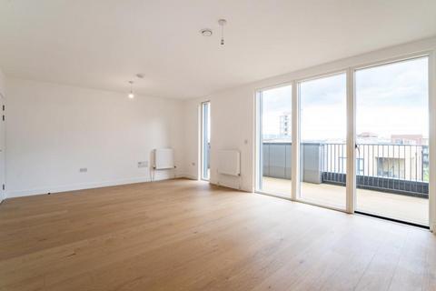 3 bedroom penthouse for sale, Grove Park, London, NW9