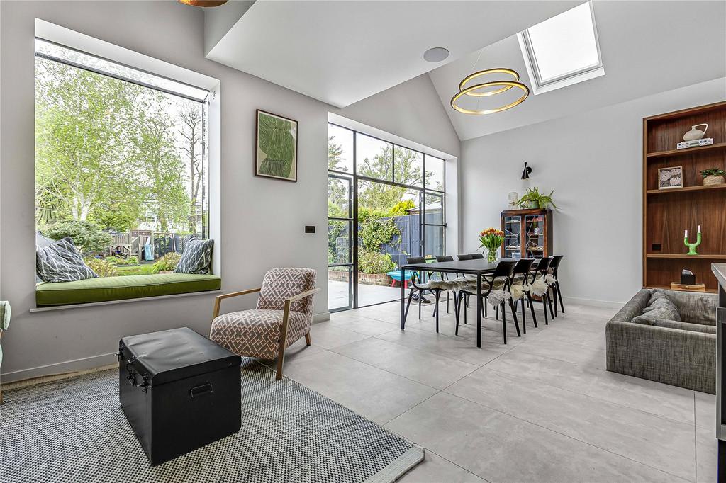 Spencer Road, Twickenham, TW2 6 bed semidetached house £8,250 pcm (£