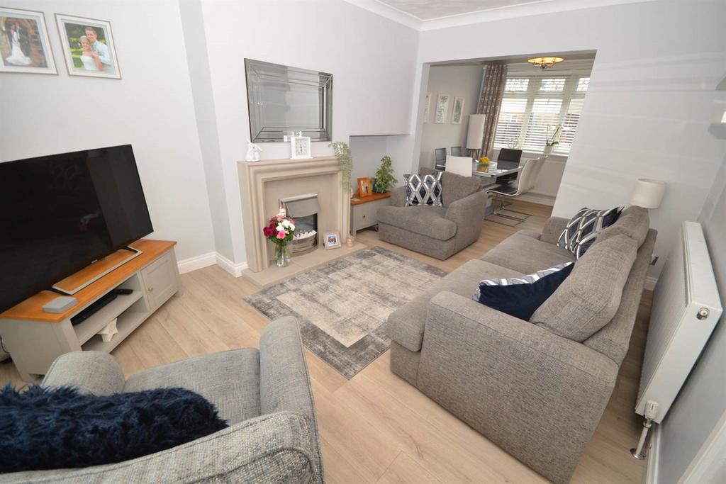 Lounge/Dining Room