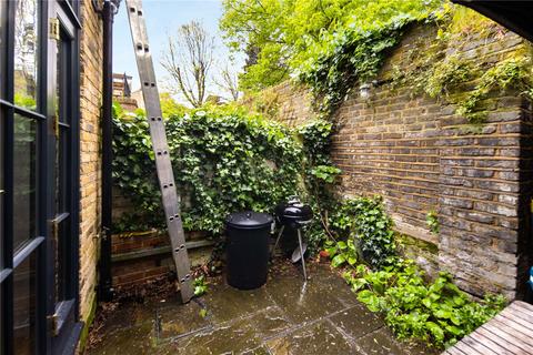 17 Mile End Place, London, E1 4BH