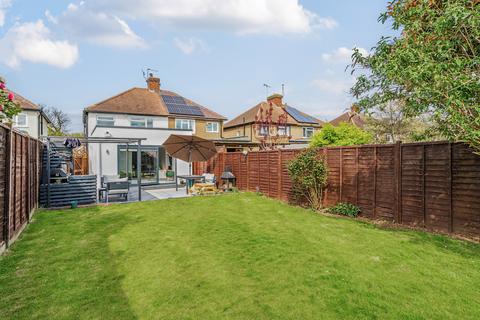 40 Fairfax Road, Woking, GU22 9HW