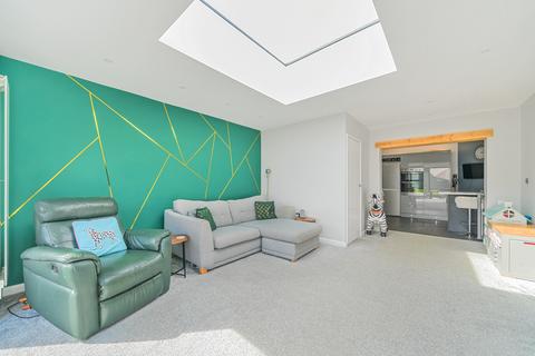 40 Fairfax Road, Woking, GU22 9HW