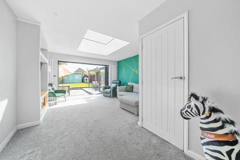 40 Fairfax Road, Woking, GU22 9HW