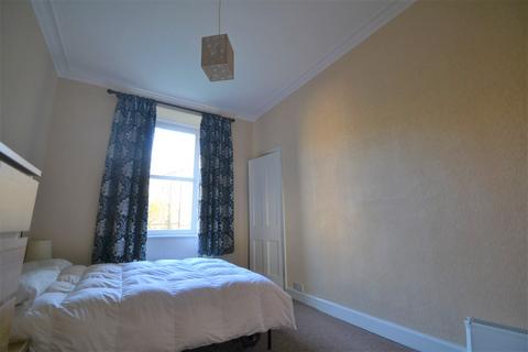 2 bedroom flat to rent, Caledonian Place, Edinburgh, EH11