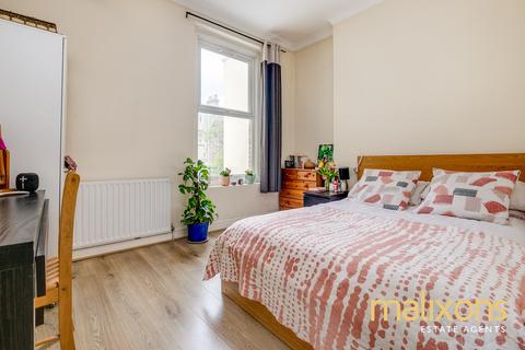 2 bedroom flat to rent, London SW2
