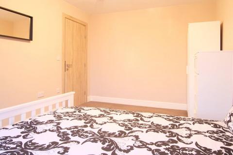 1 bedroom in a house share to rent, Eastern Avenue, Ilford IG2