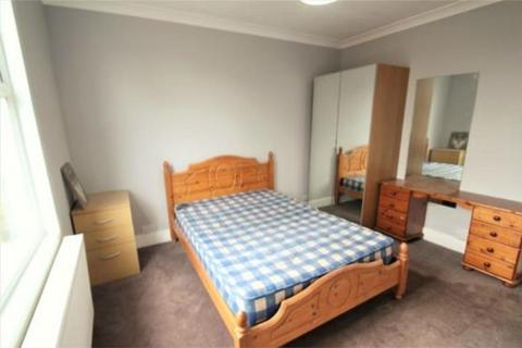 2 bedroom flat to rent, Rosslyn Crescent Harrow, Middlesex, HA1 2RY