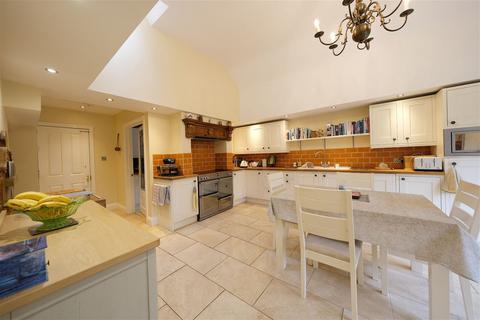 4 bedroom detached house for sale, Heartfield House, Bescaby Lane, Waltham On The Wolds