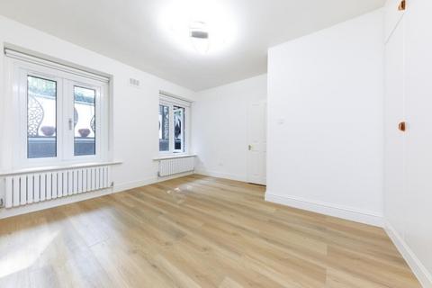 2 bedroom flat to rent, Fitzjohns Avenue, Hampstead, London, NW3